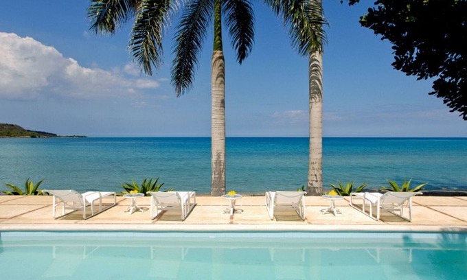 Montego Bay Villa | SERENITY BY THE SEA JAMAICA - Luxury 4 Bed Beachfront Villa Montego Bay