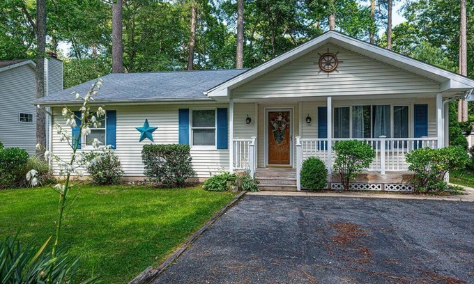 Ocean Pines House | Serenity By The Sea-Non-Group Rental-3 Bedrooms, 2 Bathrooms-Sleeps 6