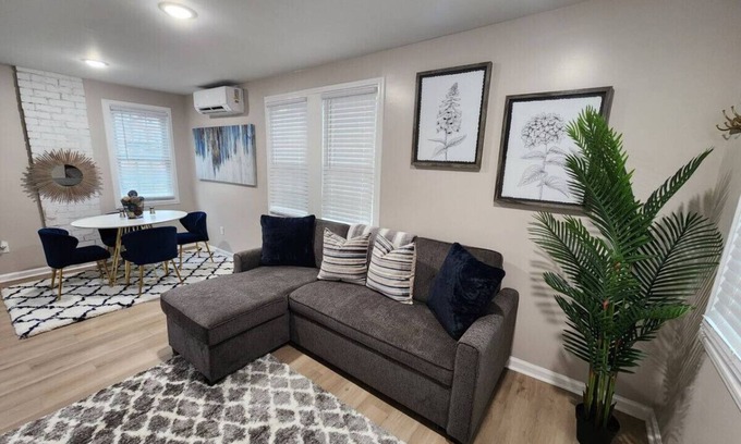 Midtown House | Serenity Carriage Retreat