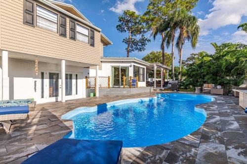 Clearwater House | Serenity Haven Luxe Pet Friendly 5BR With Pool