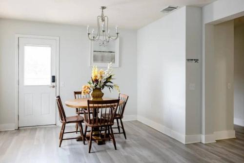 Austin House | Serenity Home Near Downtown & Airport