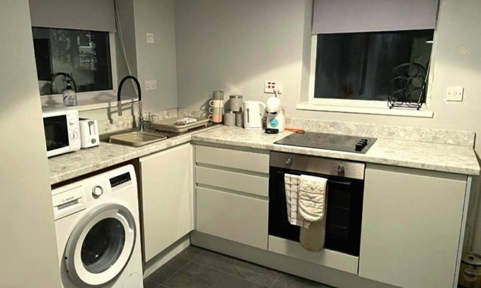 Margam House | Serenity House Samuels Road - Free parking & Pets