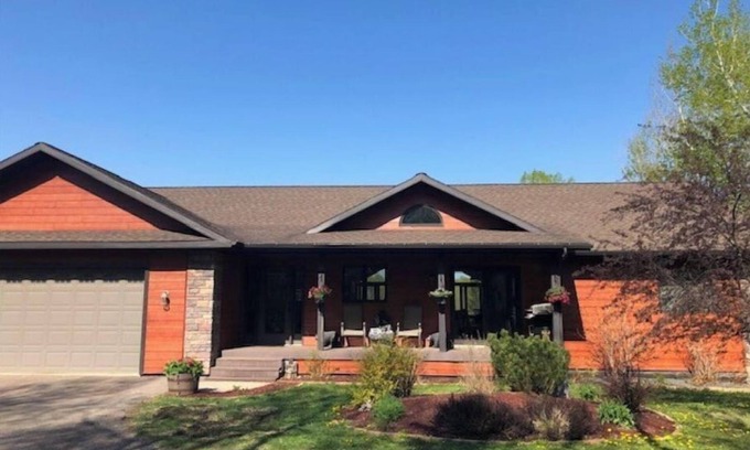 Duluth House | Serenity in the Woods - Minutes to Town