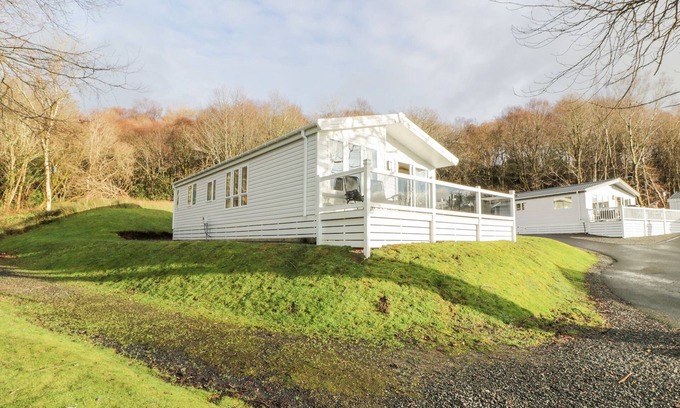 Wemyss Bay Cottage | SERENITY LODGE, family friendly, with a garden in Wemyss Bay