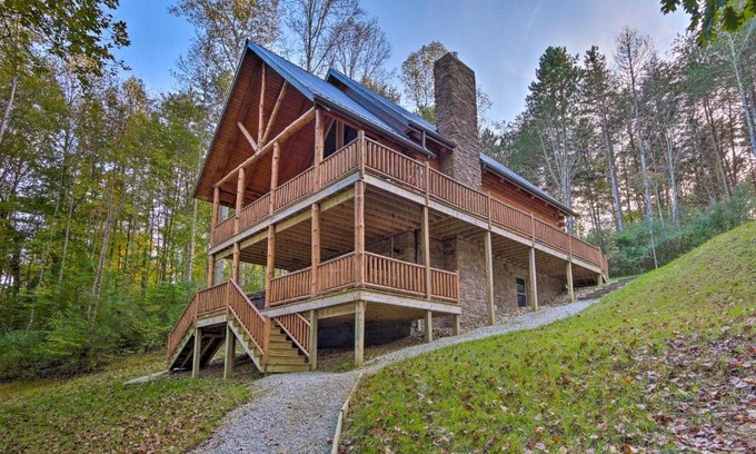 Logan House | Serenity Now Cabin with Fire Pit and Game Room!