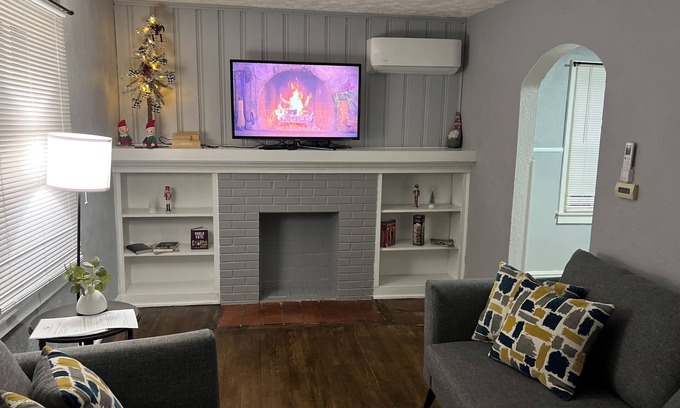 Charleston House | Serenity of Charleston near CAMC and Capital! Newly Renovated!