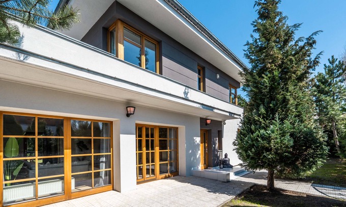Pruhonice Villa | Serenity Prague Villa with garden jacuzzi