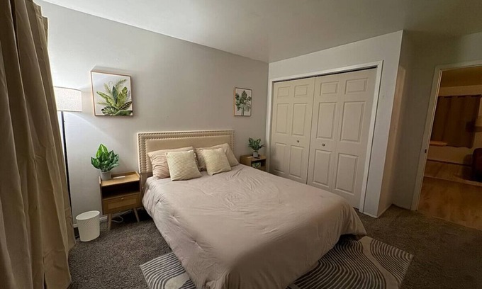 Evansville House | Serenity Suite Luxe Oasis 4
