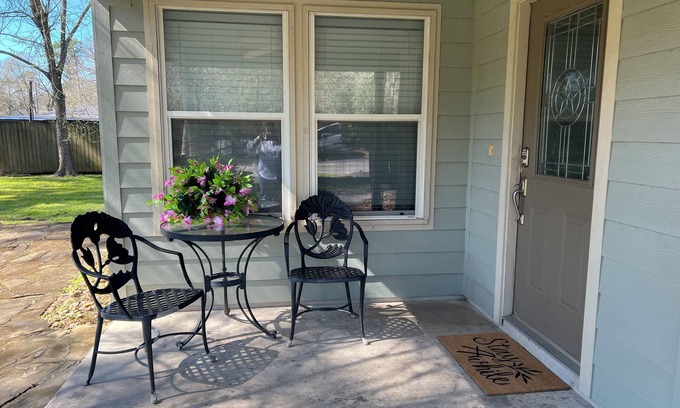 Tomball House | Serenity under the trees! Spacious 2-bedroom, 2-bath; Long Term Stays Considered