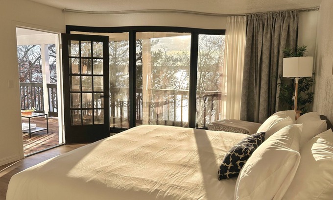 Mannford House | Serenity Unveiled: Sunset & Water Retreat!