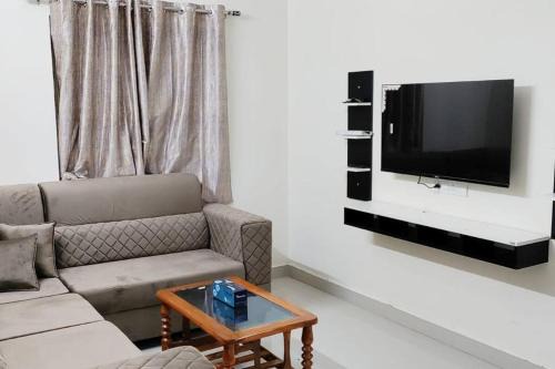 Hyderabad Apartment | Servostay Fully Furnished 2 BHK in Hafeezpet #102