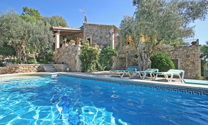 Sineu House | Ses Tanquetes: private swimming pool, internet, garden, barbecue and terrace.
