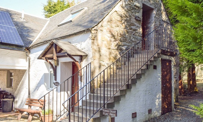 Killin Cottage | Set in 30 acres of beautiful woodlands on a private estate, Rowan Cottage is the perfect place to co