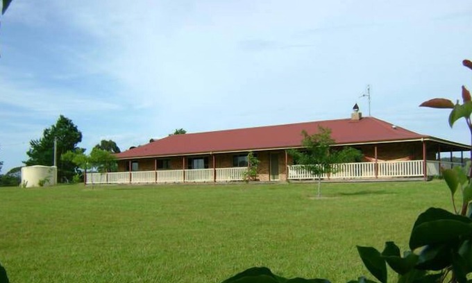 Bungwahl House | Set in the bush, family Friendly well optioned home close to lakes and beaches