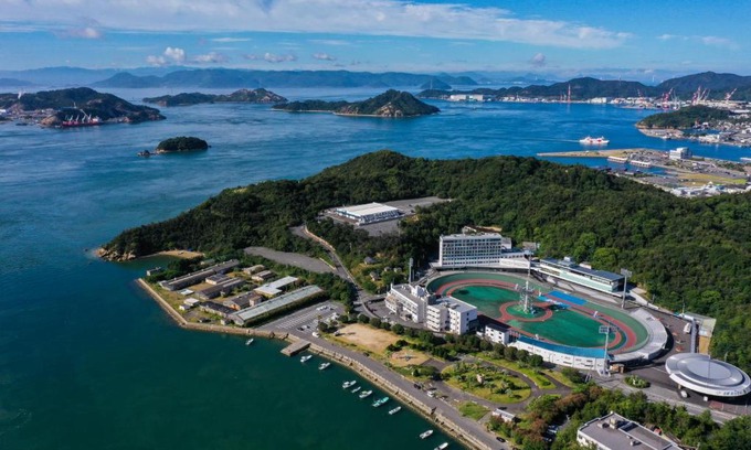 Tamano Hotel | SETOUCHI KEIRIN HOTEL 10 by Onko Chishin