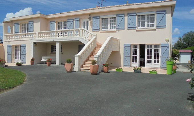 Les Clouzeaux House | SETTING IDEALLY LOCATED TO VISIT REGION