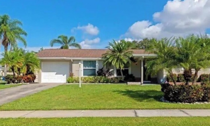 Whitfield House | Settle Down in Sarasota-tropical retreat with salt water in-ground pool