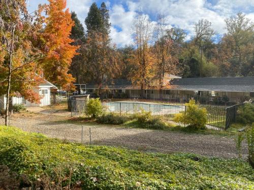 Kaweah Hotel | Seven Circles Lodge&Retreat