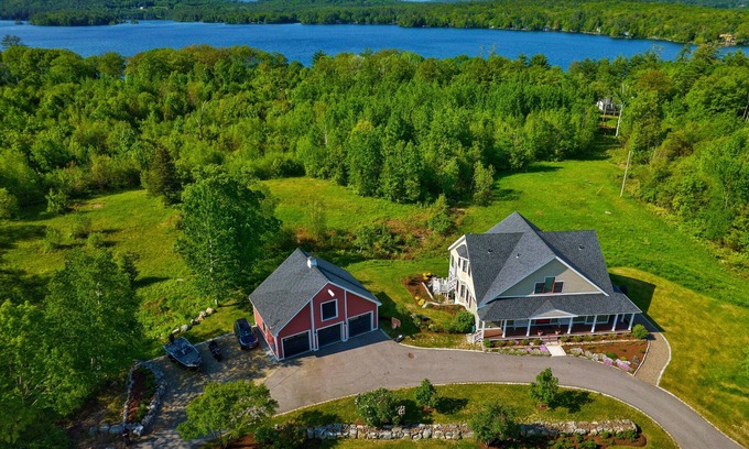 Meredith House | Seven Gables Farm! Gorgeous home near Lake Waukewan!