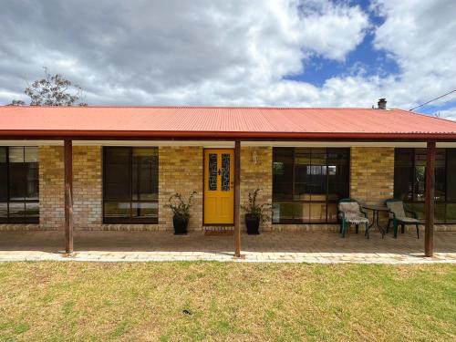 Seven Mile Beach House | Seven Mile Beach House - 5 minutes to the Airport