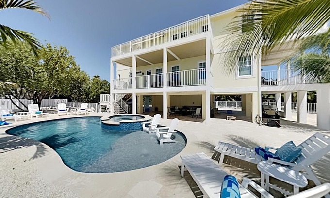 Marathon House | Seven Palms