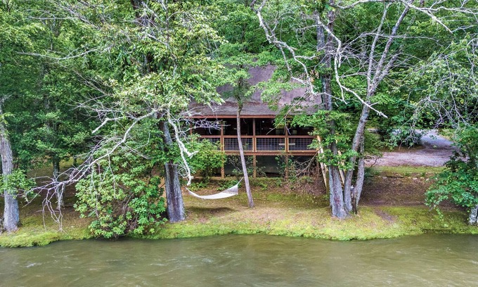 Mineral Bluff Cabin | Seven's Secret - Riverside Vacation Home