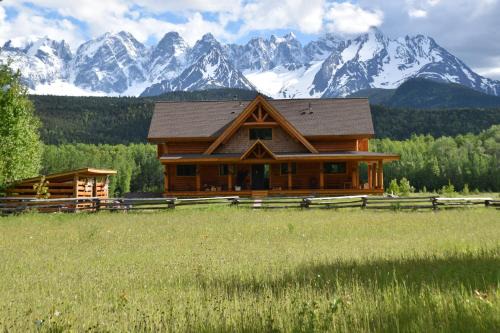 Cedarvale Bed & Breakfast | Seven Sisters Mountains House