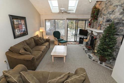 Seven Springs Apartment | Seven Springs Meadowridge 2 Bedroom Standard Condo with Mountain Views condo