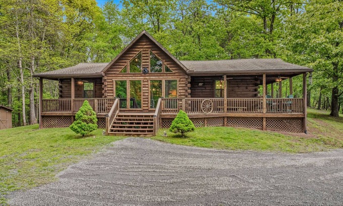 Great Cacapon House | Seventh Heaven - pet friendly, hot tub, wifi, kid's loft, wifi, grill, king bed