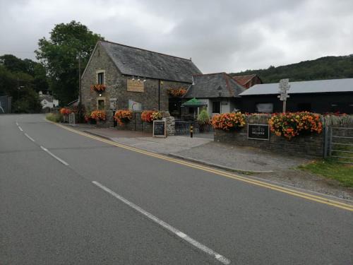 Pontneddfechan Cabin | Sgwd Gwladys Lodge