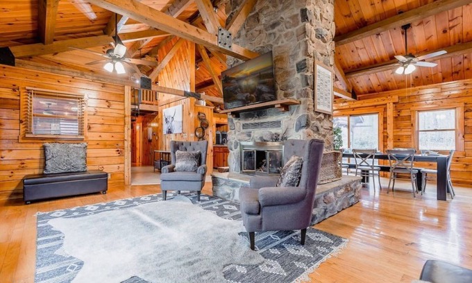 Halltown Cabin | Shade Tree Cabin Near Harpers Ferry Casino Race Track