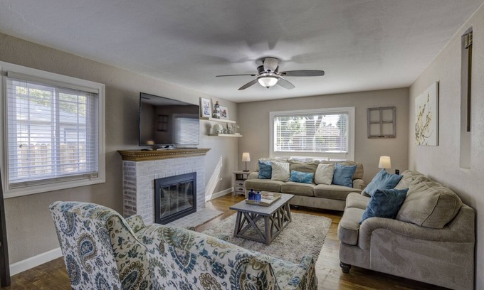 Lodi House | Shades of Blue NEWLY RENOVATED | Lodi Lake | Wine&Roses | Downtown