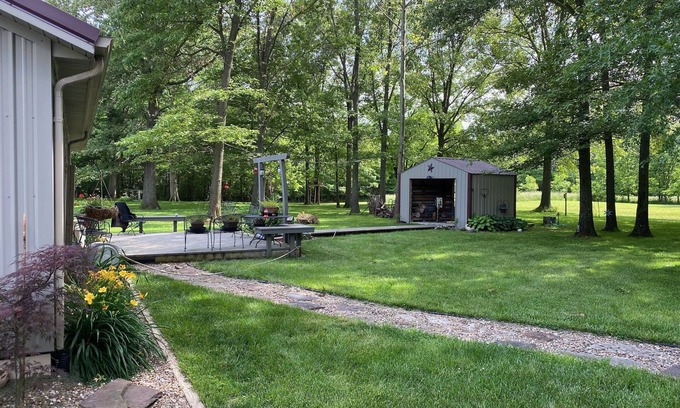Hurst House | Shady Lakes Escape-w/n minutes from Wineries & Lakes!