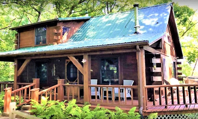 Ferryville Cabin | Shady Oaks -- Charming and secluded log cabin surrounded by trees!
