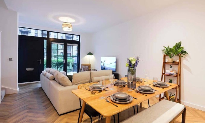 Salford House | Shales at The Heim Residences