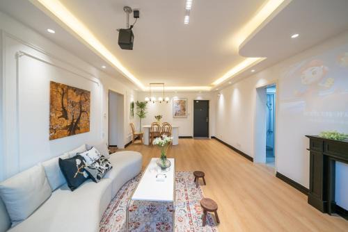 Downtown Shanghai Apartment | Shanghai Yi Du B&B - Family Suite located 500 meters away from Nanjing West Road Subway and near People's Square