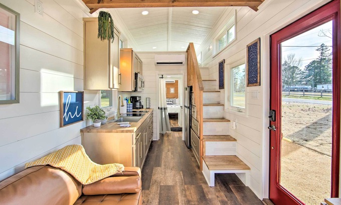 Lone Star House | Shared Dock & Lake Access: Daingerfield Tiny Home