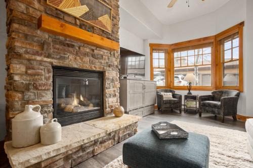 Steamboat Springs House | Shared Hot Tub,1 Car Garage, Dining & Grocery, Walk to Shops, On Bus Route