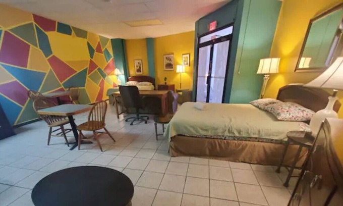 Hato Rey Central Apartment | Shared Loft - Large better than Hostel Sleep 6