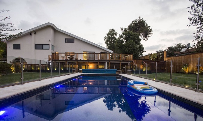 Drom HaSharon House | Shared property close to most cities up to 4 adults comfy pool sauna Hottub.