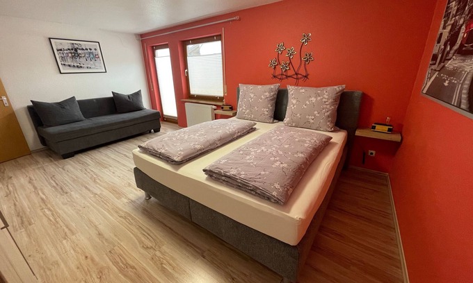 Rust Apartment | Shared room with toilet and shower - Gästehaus Durst