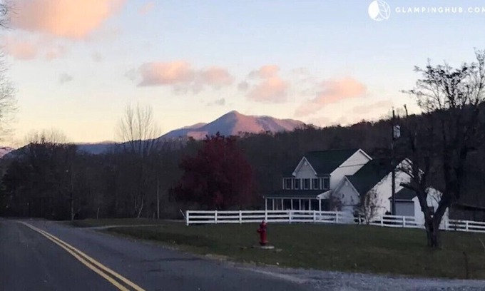 Sharon House | Sharon Manor: gather friends and family with river access and stunning views!