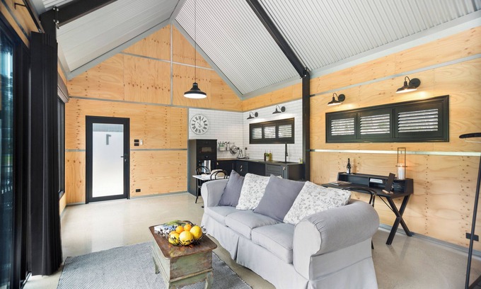 Whitfield Cottage | Shed ONE - Luxury & romantic couple getaway in the fabulous King Valley