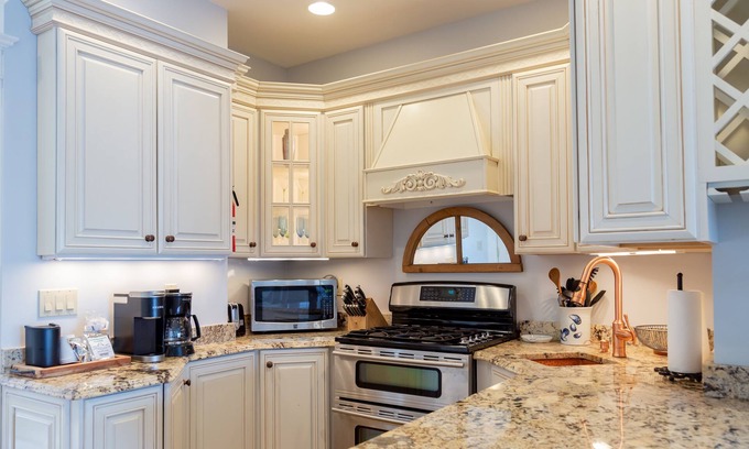 Edgecomb Hotel | Sheepscot Harbour Village Resort