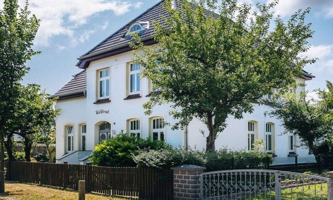 Kuehlungsborn House | Shell in Villa Waldtraut