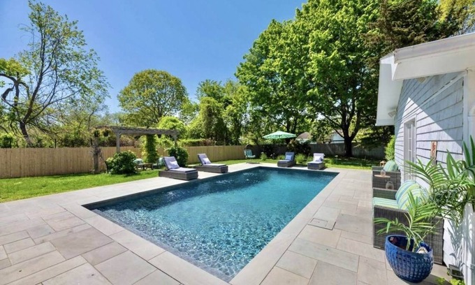 Suffolk County House | Shelter Island Retreat With Pool .Close To Beach & Pet Friendly