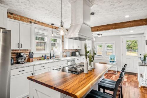 Shenandoah House | Shenandoah Serenity - Modern Farmhouse Retreat