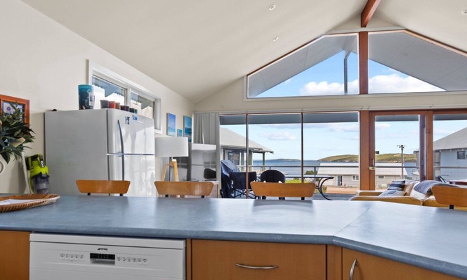 Lake Wangary House | Sheoak Holiday Home is an Executive Style two story holiday home located on the Esplanade