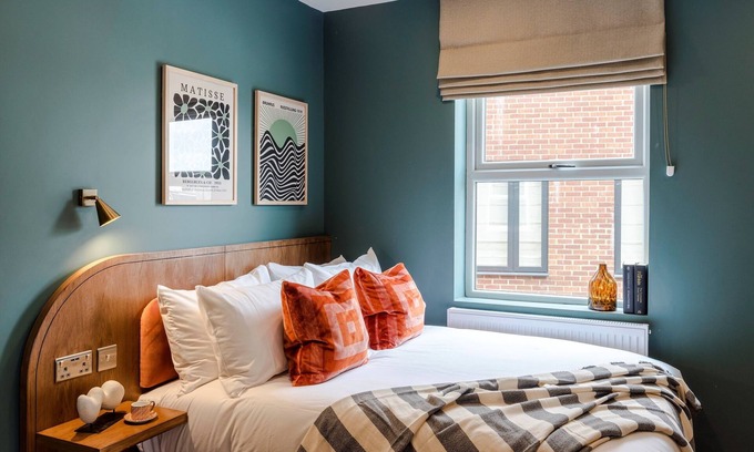 Askew Apartment | Shepherds Bush | 2 Bed Apartment