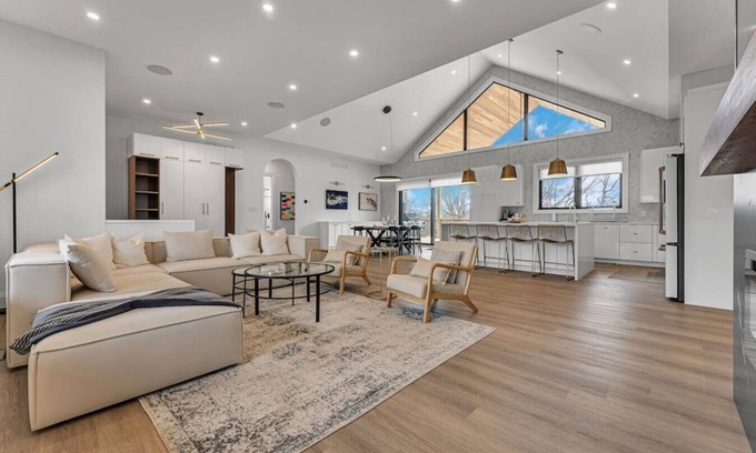 Sherkston House | Sherkston Oasis: Hot Tub, Sauna & Luxurious Escape